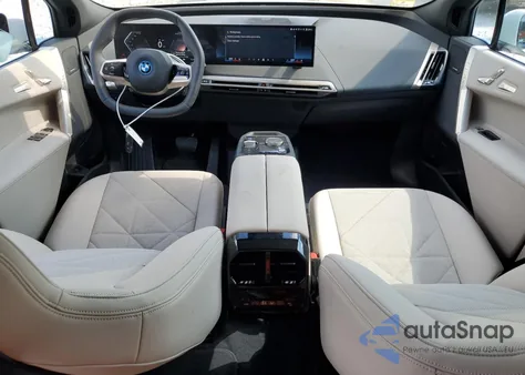 2024 BMW Ix xDrive50 z USA, uszkodzony, nr VIN WB523CF05RCR09402